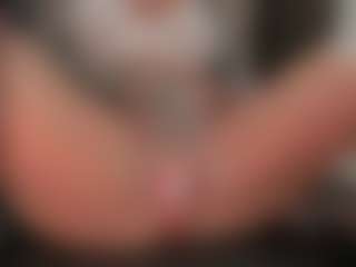 Live cam show with lerika-moore - Curvy MILF on livesuperchat.net