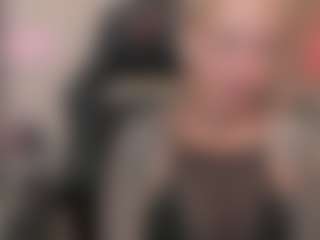 Performer in webcam MILF lerika-moore in streaming live