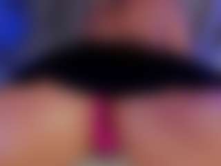 Live cam show with Xia Phoenix - Brown Eyes Curvy on ObeyMaria