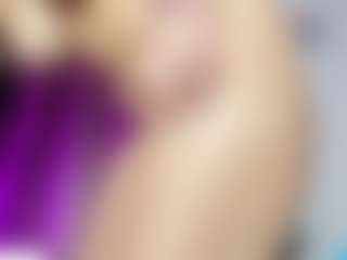 Live cam show with crystal-brubano - Hot on Free Soda