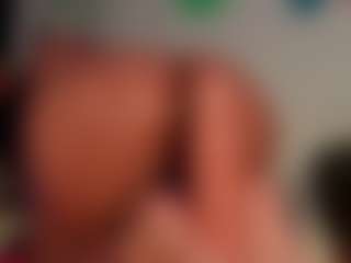 Live cam show with MYOMINIX - Average on Camsoda