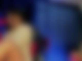 Live cam show with MYOMINIX - Flashing on madthumbs