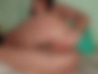 Live cam show with MYOMINIX - Fingers on TeamSkeetLive