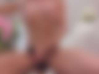 Live cam show with Jessy-Jo - Average on CamClone