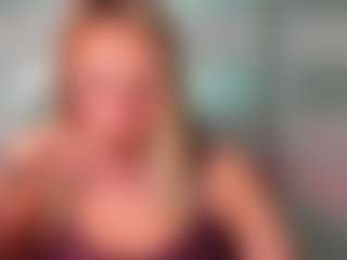 Live cam show with RouseReedd - Living Room on livesuperchat.net