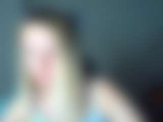 Live cam show with RouseReedd - Living Room on Milfs Live