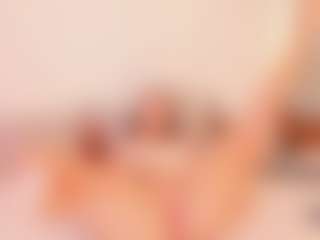 Live cam show with SofiiSweet - Tease on Dolls Live