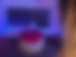 Live cam show with CassieEvanss - Living Room on Milfs Live