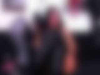 Live cam show with RobertaGutierrez - Small Tits on Livezox