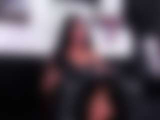 Live cam show with RobertaGutierrez - Brown Eyes on Soda Cam
