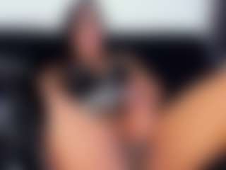 Live cam show with RobertaGutierrez - Smoking on Camsoda