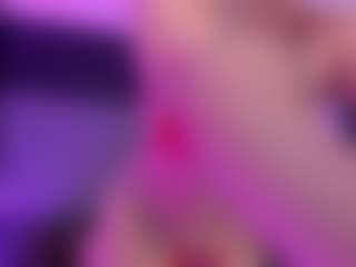 Live cam show with SaraaMills - Average on Camming Site