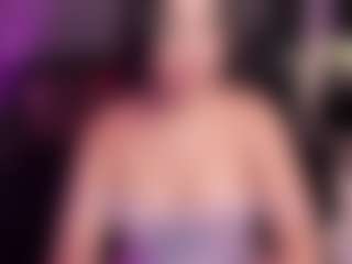 Live cam show with SaraaMills - Smoking on MyBangCams