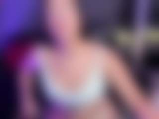 Live cam show with SaraaMills - Average on Camsoda