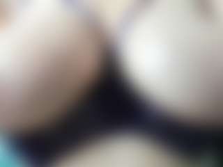 Live cam show with goddess-kianna - Sexcam on TastyBlacksLive
