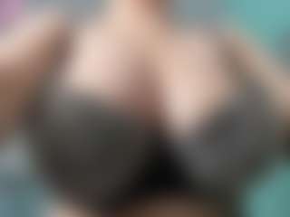 Live cam show with goddess-kianna - Public Brown Hair on Camsoda