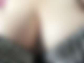 Live cam show with goddess-kianna - Dildo on CamClone