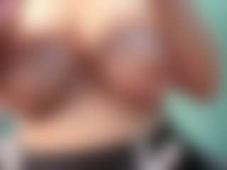 Live cam show with goddess-kianna - Fingering on Camsoda