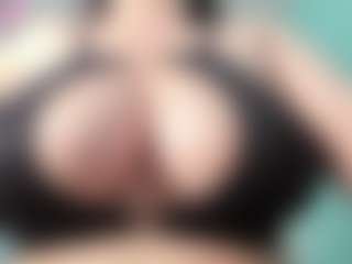Live cam show with goddess-kianna - Public Brown Hair on live.xbliss.ai