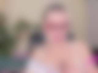 Live cam show with Sejmeett - Green Eyes on Cam Slut