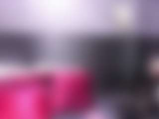 Live cam show with Hellen Curvelo - Smoking on SxyPornLive