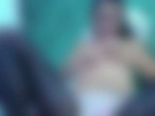 Hellen Curvelo's Live Sex Cam Show