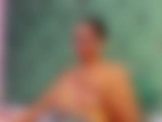 Live cam show with Hellen Curvelo - Smoking on crypto-cams