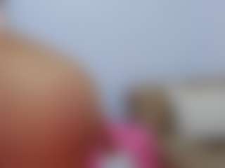 Live cam show with Hellen Curvelo - Petite on Camsoda
