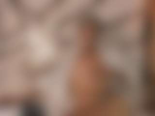 Live cam show with Hellen Curvelo - Striptease on Camsoda