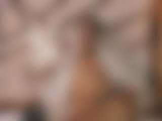 Live cam show with Hellen Curvelo - Striptease on Camsoda
