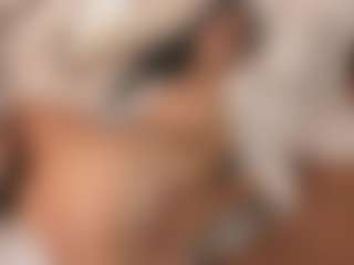 Live cam show with Hellen Curvelo - Thin on Milfs Live