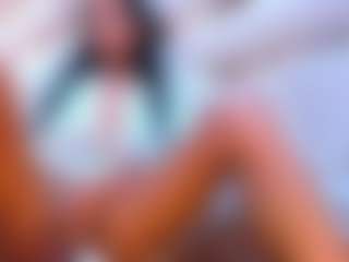 Live cam show with Hellen Curvelo - Smoking on sexytreat.net