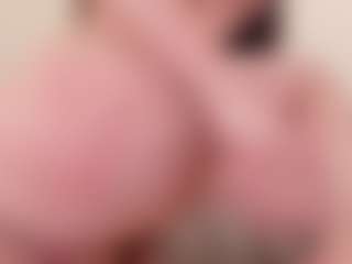 Live cam show with Monifox - Deepthroat on SquirtSoMuch