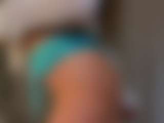 Live cam show with frecklediyana - Spanks on Camsoda.co
