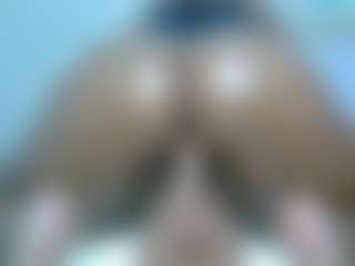 Live cam show with Zuri - Ebony Teen (18+) on Gym Cam Girls