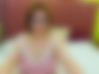 Live cam show with EmilyAmorre - Glasses on Camsoda