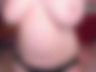 Live cam show with EmilyAmorre - BBW Teen (18+) on Milfs Live