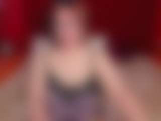 Live cam show with EmilyAmorre - Cute on PervPlay.com