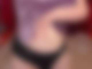 Live cam show with EmilyAmorre - Average on SquirtSoMuch