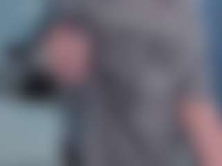 Live cam show with EmilyAmorre - Glasses on Soda Cam