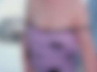Live cam show with EmilyAmorre - Flashing on makecum.org
