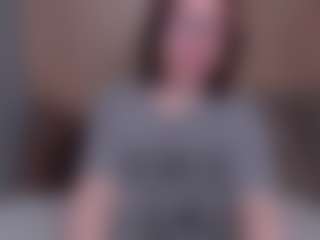 Live cam show with EmilyAmorre - Glasses on madthumbs