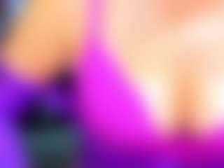 Live cam show with LauraSin - Costume on Milfs Live