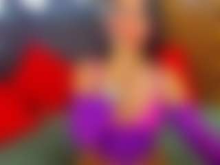 Live cam show with LauraSin - Outside on livesuperchat.net