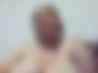 Live cam show with Allyyson-sweet - Fingering on Dolls Live