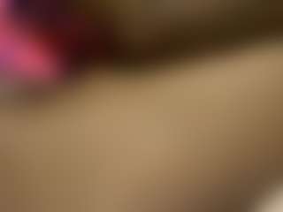 Exotica MILF webcam performer live streaming