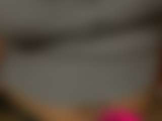 Exotica MILF webcam performer live streaming