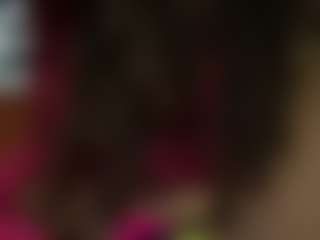 Live cam show with Exotica - Petite MILF on liverealitysex.com
