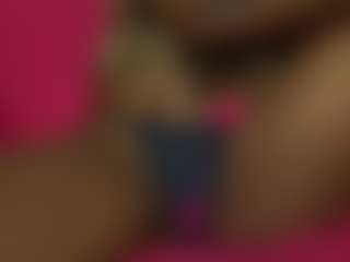 Live cam show with Exotica - Petite on CamClone