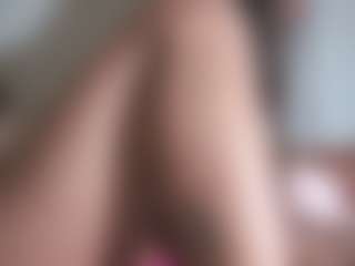 Live cam show with Divine - Black Petite on live18s.com